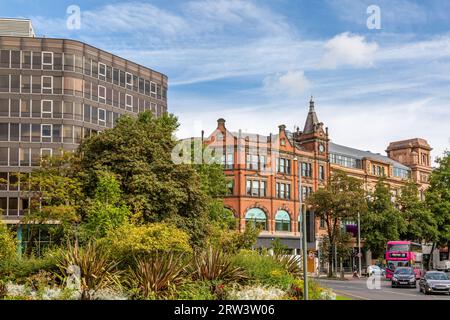 Stadtzentrum von Nottingham mit buntem Kreisverkehr. Stockfoto