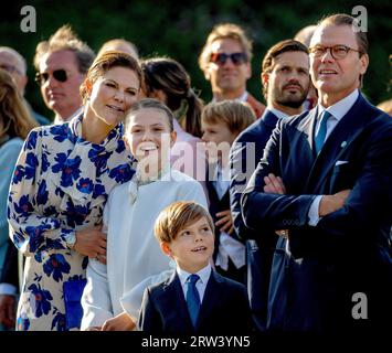 Stockholm, Schweden. September 2023. Kronprinzessin Victoria, Prinz Daniel, Prinzessin Estelle und Prinz Oscar von Schweden, Prinz Carl Philip und Prinz Gabriel von Schweden am 16. September 2023 in Stockholm, um an einem Jubiläumskonzert auf Norrbro teilzunehmen, das von der Stadt Stockholm anlässlich des 50. Jubiläums von König Carl Gustaf veranstaltet wurde. Albert Nieboer/Netherlands OUT/Point de Vue OUT/dpa/Alamy Live News Stockfoto