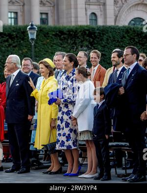 Stockholm, Schweden. September 2023. König Carl Gustaf und Königin Sylvia, Kronprinzessin Victoria, Prinz Daniel, Prinzessin Estelle und Prinz Oscar von Schweden am 16. September 2023 in Stockholm, um an einem Jubiläumskonzert auf Norrbro teilzunehmen, das von der Stadt Stockholm anlässlich des 50. Jubiläums von König Carl Gustaf veranstaltet wurde. Albert Nieboer/Netherlands OUT/Point de Vue OUT/dpa/Alamy Live News Stockfoto