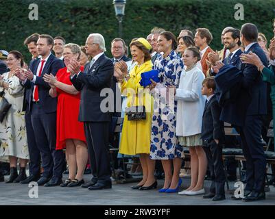 Stockholm, Schweden. September 2023. König Carl Gustaf und Königin Sylvia, Kronprinzessin Victoria, Prinz Daniel, Prinzessin Estelle und Prinz Oscar, Prinz Carl Philip und Prinzessin Sofia von Schweden am 16. September 2023 in Stockholm, um an einem Jubiläumskonzert auf Norrbro teilzunehmen, organisiert von der Stadt Stockholm anlässlich des 50. Jubiläums von König Carl Gustaf: Albert Nieboer/Netherlands OUT/Point de Vue OUT/dpa/Alamy Live News Stockfoto
