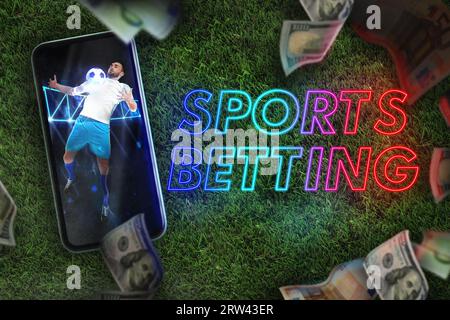Buchmacher, Sportwetten. Handy mit Fußballspieler auf dem Bildschirm, Dollar fallen auf grünes Gras Stockfoto