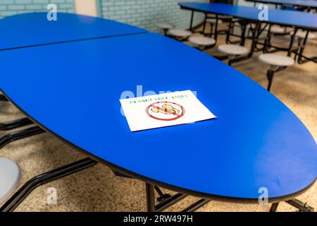 Nahaufnahme eines Erdnussfreien, Allergie-Tisches in einer Schule Stockfoto