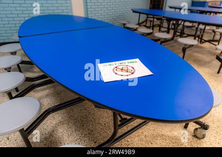 Nahaufnahme eines Erdnussfreien, Allergie-Tisches in einer Schule Stockfoto