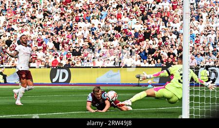 London, Großbritannien. September 2023. James Ward-Prowse von West Ham Utd erzielt das erste Tor des Spiels. Premier League Match, West Ham Utd gegen Manchester City im London Stadium, Queen Elizabeth Olympic Park in London am Samstag, den 16. September 2023. Dieses Bild darf nur zu redaktionellen Zwecken verwendet werden. Nur zur redaktionellen Verwendung Foto von Sandra Mailer/Andrew Orchard Sports Photography/Alamy Live News Credit: Andrew Orchard Sports Photography/Alamy Live News Stockfoto