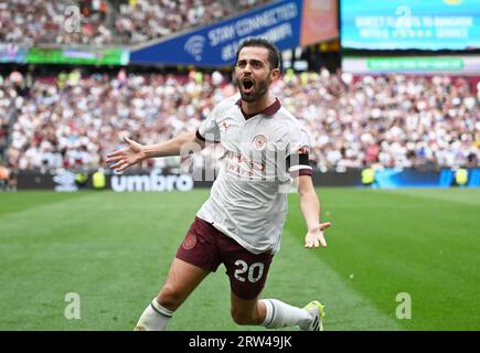 London, Großbritannien. September 2023. Bernardo Silva aus Manchester City feiert, nachdem er sein Team das 2. Tor erzielt hat. Premier League Match, West Ham Utd gegen Manchester City im London Stadium, Queen Elizabeth Olympic Park in London am Samstag, den 16. September 2023. Dieses Bild darf nur zu redaktionellen Zwecken verwendet werden. Nur zur redaktionellen Verwendung Foto von Sandra Mailer/Andrew Orchard Sports Photography/Alamy Live News Credit: Andrew Orchard Sports Photography/Alamy Live News Stockfoto