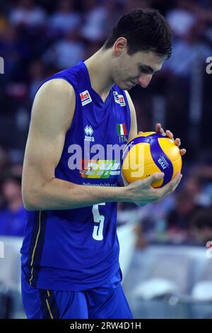 Rom, Italien. September 2023. Alessandro Michieletto aus Italien während des Finalspiels Italien gegen Polen gültig für die Männer-Volleyball-Europameisterschaft beim Palazzo dello Sport am 16. September 2023 in Rom, Italien Fotografo01 Credit: Independent Photo Agency/Alamy Live News Stockfoto