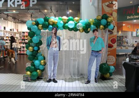 K-POP Fotogelegenheit Cutout Ausstellung Little Tokyo Mall Los Angeles Stockfoto