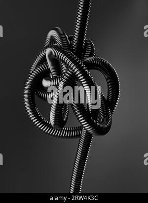 Schwarz-weißes Bild eines flexiblen Schlauchs mit schwarzen Verwicklungen Stockfoto