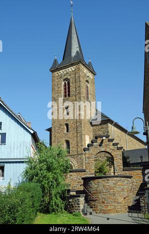 Pfarrkirche St. Johannes der Apostel in Dernau Stockfoto