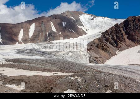 Gebirgslandschaft des Gletschers. Tien Shan, Kirghizia Stockfoto