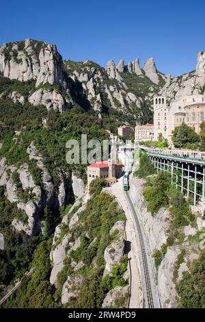 Montserrat und Zahnradbahn zum Benediktinerkloster Santa Maria de Montserrat in Katalonien, Spanien Stockfoto