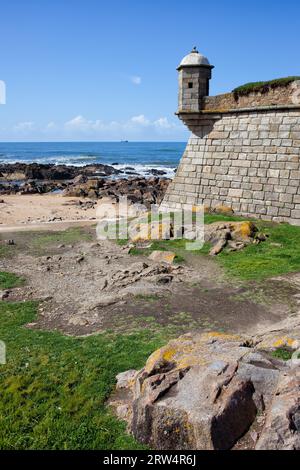 Queijo Castle (Forte de Sao Francisco Xavier) und Atlantikküste in Porto, Portugal Stockfoto