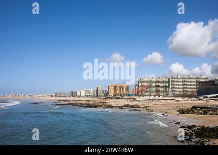 Matosinhos in Portugal, Skyline der Stadt und Strand am Atlantik Stockfoto