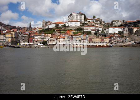 Stadt Porto in Portugal, Flussblick auf das historische Zentrum Stockfoto