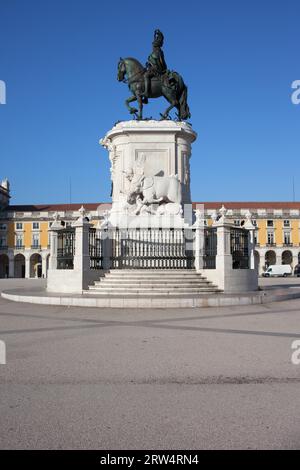 Reiterstatue von König José I. aus dem Jahr 1775 auf dem Handelsplatz, Praca do Comercio in Lissabon, Portugal Stockfoto