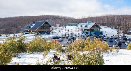 Lake Mountain, 5. August: Blick auf das Lake Mountain Resort im Winter in Victoria, Australien Stockfoto