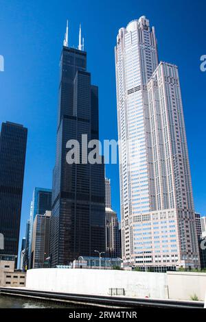 Die berühmten Willis Tower in Chicago, früher bekannt als Sears Tower, an einem heißen Sommertag in Chicago, Illinois, USA Stockfoto