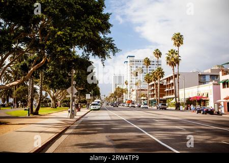 Los Angeles, USA, 17. November, The View Down Ocean Avenue an einem sonnigen Tag am 17. November 2013 Stockfoto
