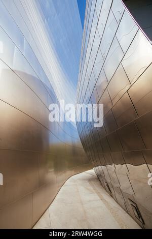 Los Angeles, USA, 14. Juli 2014: Die Walt Disney Concert Hall ist ein Konzertsaal, in dem das Los Angeles Philharmonic Orchestra untergebracht ist Stockfoto