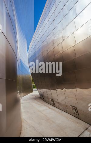 Los Angeles, USA, 14. Juli 2014: Die Walt Disney Concert Hall ist ein Konzertsaal, in dem das Los Angeles Philharmonic Orchestra untergebracht ist Stockfoto