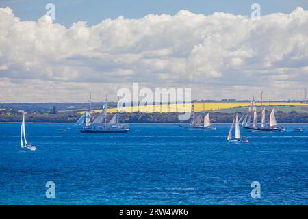 Die Flotte der Tall Ships verlässt Port Phillip Bay von PT Nepean in der Nähe von Melbourne, Australien Stockfoto