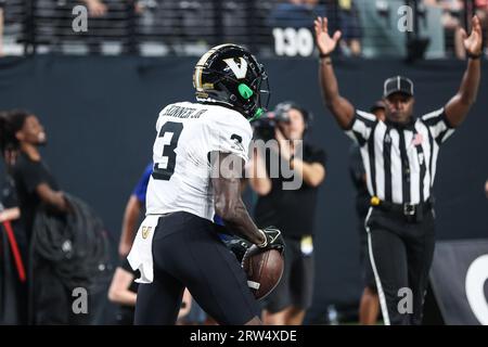 16. September 2023: Der Vanderbilt Commodores Wide Receiver Quincy Skinner Jr. (3) erzielt einen Touchdown während der zweiten Hälfte des College-Fußballspiels mit den Vanderbilt Commodores und den UNLV-Rebellen im Allegiant Stadium in Las Vegas, NV. Christopher Trim/CSM. Stockfoto