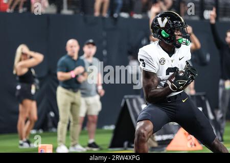 16. September 2023: Der Vanderbilt Commodores Wide Receiver Quincy Skinner Jr. (3) erzielt einen Touchdown während der zweiten Hälfte des College-Fußballspiels mit den Vanderbilt Commodores und den UNLV-Rebellen im Allegiant Stadium in Las Vegas, NV. Christopher Trim/CSM. Stockfoto