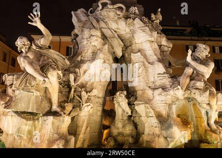 Fontana dei Quattro Fiumi, Brunnen der vier Flüsse von Bernini, Detail, Rio de la Plata von Francesco Baratta, links, und die Donau von Ercole Stockfoto