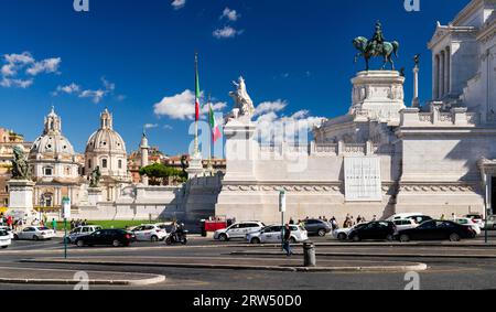 Nationaldenkmal, Monumento Nazionale a Vittorio Emanuele II, Vittoriano, Altare della Patria, entworfen vom Architekten Giuseppe Sacconi, Piazza Stockfoto