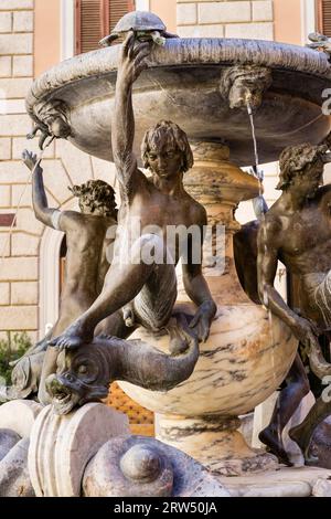 Der Schildkrötenbrunnen, Fontana delle Tartarughe, erbaut 1581-1584, entworfen von Giacomo Della Porta, Bronzestatuen von Taddeo Landini, mit Schildkröten Stockfoto