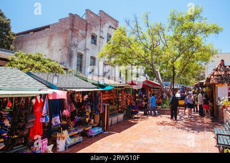 Los Angeles, USA, 14. Juli 2014: Die berühmte historische Olvera St, bekannt als Geburtsort von Los Angeles an einem heißen Sommertag Stockfoto
