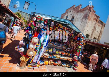 Los Angeles, USA, 14. Juli 2014: Die berühmte historische Olvera St, bekannt als Geburtsort von Los Angeles an einem heißen Sommertag Stockfoto