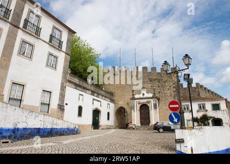 Nazare, Portugal, 24. April 2014: Mittelalterliche Burg im portugiesischen Dorf Obidos Stockfoto