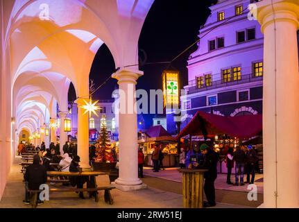 Der nostalgische Weihnachtsmarkt im Stallhof des Residenzschlosses Dresden bietet auch ruhige und romantische Momente in der Weihnachtshektik und Stockfoto