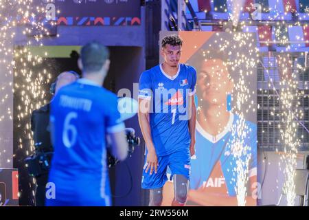 Rom, Italien. September 2023. Barthélémy Chinenyeze aus Frankreich beim Finale der Bronzemedaille des CEV Eurovolley 2023 zwischen Frankreich und Slowenien. Die slowenische Nationalmannschaft besiegte Frankreich mit 2:3. Slowenien gewann das Bronze-Medaillenspiel. Quelle: SOPA Images Limited/Alamy Live News Stockfoto