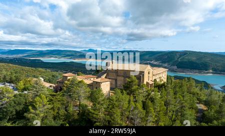 Aus der Vogelperspektive auf das Kloster Leyre in Navarra, Spanien Stockfoto