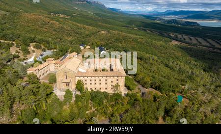 Aus der Vogelperspektive auf das Kloster Leyre in Navarra, Spanien Stockfoto