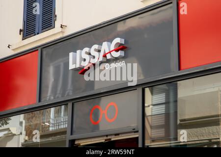 Bordeaux, Frankreich - 09 12 2023 : lissac opticien Logo Text und Fassade Optik Sanitäter Shop Markenschild auf Geschäft französisch Eingang Optician Gläser Stockfoto