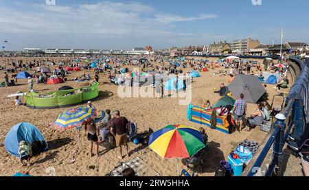 Lytham St annes Lancashire uk 9. September 2023 überfüllter Strand an der Küste von lytham St annes Stockfoto