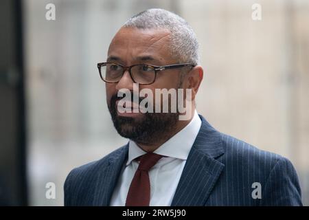 London, Großbritannien. September 2023. James Cleverly – Secretary of State for Foreign and Commonwealth Affairs, First Secretary of State kommt am BBC Broadcasting House an, wo er am Sonntag mit Laura Kuenssberg zu Gast ist. Quelle: Justin Ng/Alamy Live News Stockfoto