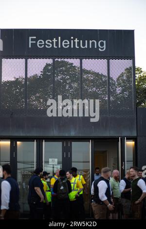 München, Deutschland. September 2023. Festleitung. . Hunderttausende besuchen das Oktoberfest 2023 am 16. September 2023 in München. Es ist die 188. Auflage des größten Volksfestes der Welt. 600 Polizeibeamte werden die Wiesn, die Besucher, die Geschäfte rund um die Wiesn und den Verkehr sichern. (Foto: Alexander Pohl/SIPA USA) Credit: SIPA USA/Alamy Live News Stockfoto