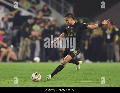 Los Angeles, Kalifornien, USA. September 2023. Der Abwehrspieler des Los Angeles FC AARON LONG (33) übergibt den Ball während eines MLS-Fußballspiels zwischen Los Angeles Galaxy und Los Angeles FC im BMO Stadium in Los Angeles, Kalifornien. (Bild: © Brenton TSE/ZUMA Press Wire) NUR REDAKTIONELLE VERWENDUNG! Nicht für kommerzielle ZWECKE! Stockfoto