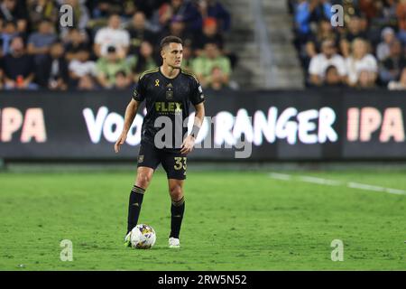 Los Angeles, Kalifornien, USA. September 2023. Der Abwehrspieler des Los Angeles FC AARON LONG (33) will während eines MLS-Fußballspiels zwischen Los Angeles Galaxy und Los Angeles FC im BMO Stadium in Los Angeles, Kalifornien, vorbeikommen. (Bild: © Brenton TSE/ZUMA Press Wire) NUR REDAKTIONELLE VERWENDUNG! Nicht für kommerzielle ZWECKE! Stockfoto