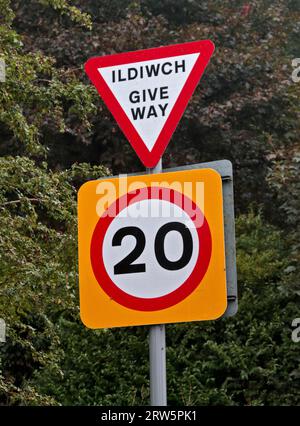 Wales New 20 mph Urban Speed Limit and Give Way Sign, Southsea, in der Nähe von Wrexham, Wales Stockfoto