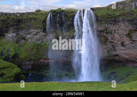 Seljalandsfoss Wasserfall in der Gemeinde Rangárþing Eystra an der Ringstraße zwischen Hvolsvöllur und Skogar-Island Stockfoto