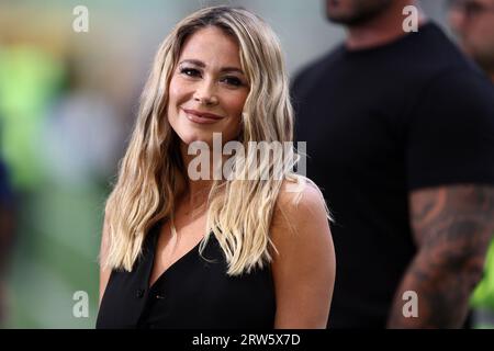 Milano, Italien. September 2023. Diletta Leotta, Jounalistin von DAZN Italia, blickt auf das Spiel der Serie A zwischen dem FC Internazionale und dem AC Mailand im Stadio Giuseppe Meazza am 16. September 2023 in Mailand Italien. Dank: Marco Canoniero/Alamy Live News Stockfoto