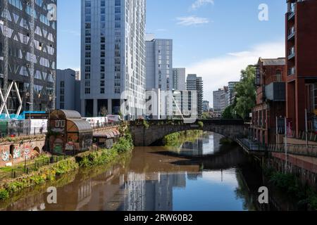 Der Fluss Irwell zwischen den Städten Salford und Manchester, England Stockfoto