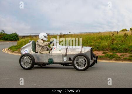 1935 30er Jahre Austin Seven Sports Aluminium 750 ccm. Derran D'Archanbaud Fahrer beim Ocean Speed Revival Southport Sprint auf dem Marine Drive. Klassisch und schnell auf einer geschlossenen öffentlichen Straße Coastal Road historischer Sprint Course, Merseyside, Großbritannien Stockfoto