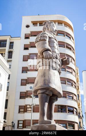 Gigantische Skulptur von Qin y Han - chinesischer Terra Cotta-Krieger in Alicante, Spanien am 29. August 2023 Stockfoto