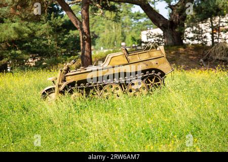 Motorräder aus dem Zweiten Weltkrieg. Deutscher Leichtlauftraktor SdKfz2 NSU Kettenkrad (kleines Kettenkraftrad HK 101) Stockfoto